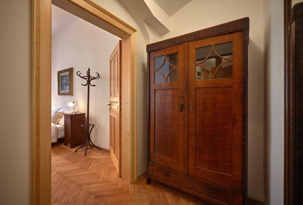 Queen Bee Apartments Прага Стая снимка