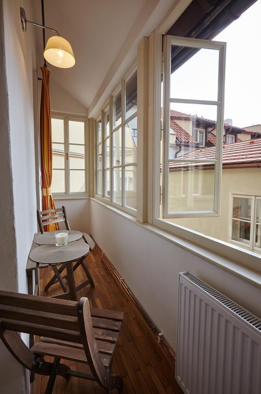 Queen Bee Apartments Прага Стая снимка