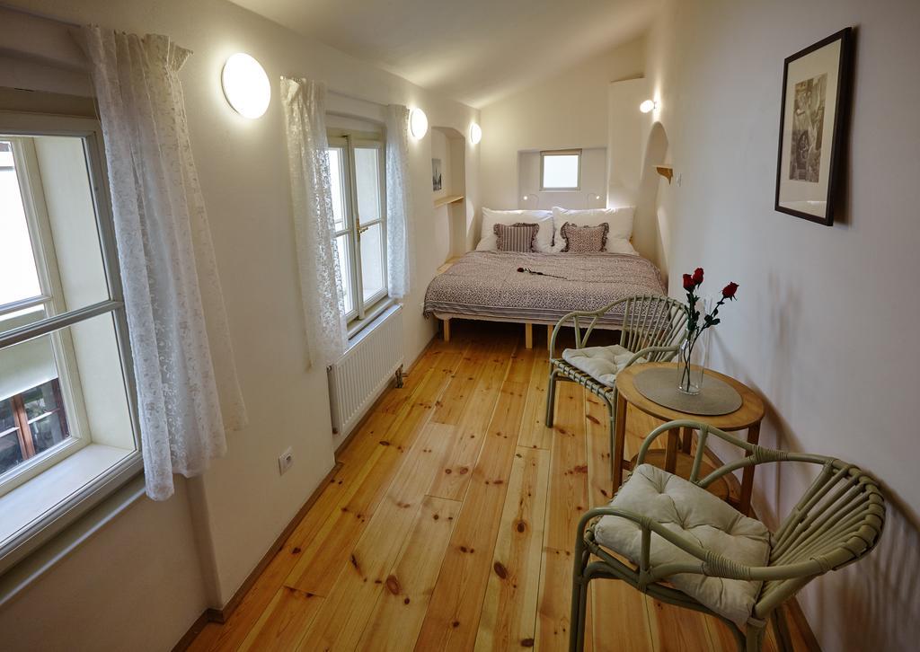 Queen Bee Apartments Прага Стая снимка