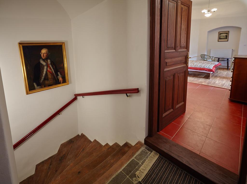 Queen Bee Apartments Прага Екстериор снимка