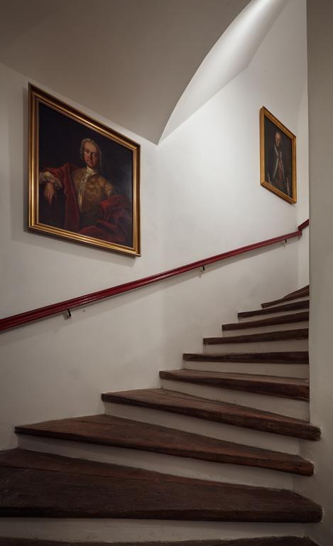 Queen Bee Apartments Прага Екстериор снимка