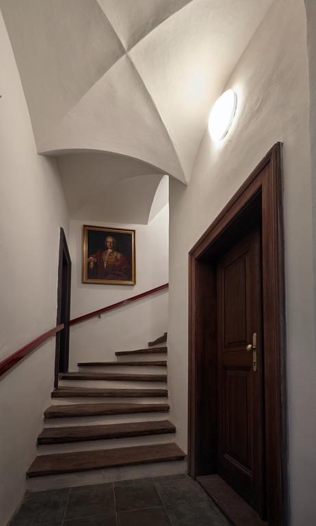 Queen Bee Apartments Прага Екстериор снимка