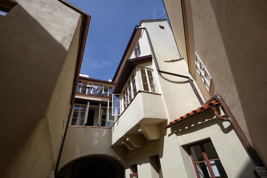 Queen Bee Apartments Прага Екстериор снимка