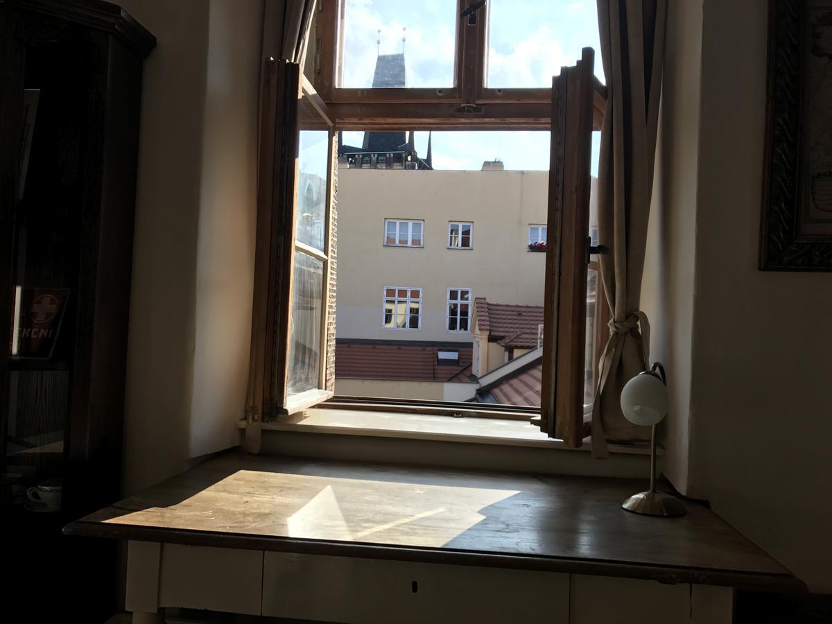 Queen Bee Apartments Прага Екстериор снимка